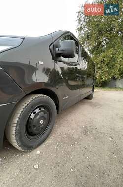 Минивэн Renault Trafic 2016 в 