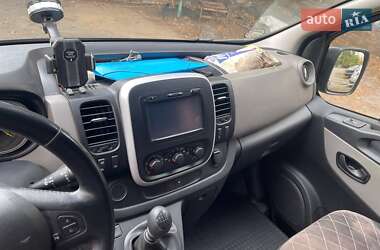 Минивэн Renault Trafic 2016 в 