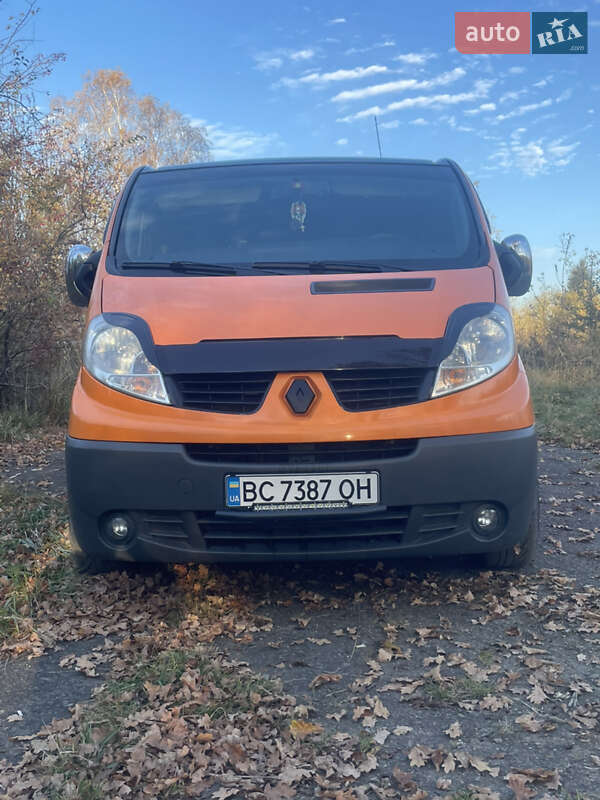 Минивэн Renault Trafic 2008 в Хырове