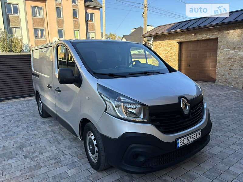 Грузовой фургон Renault Trafic 2015 в Львове