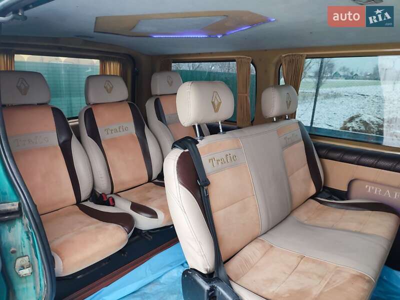 Мінівен Renault Trafic 2006 в Кореці фото 10 Мінівен Renault Trafic 2006 в Кореці