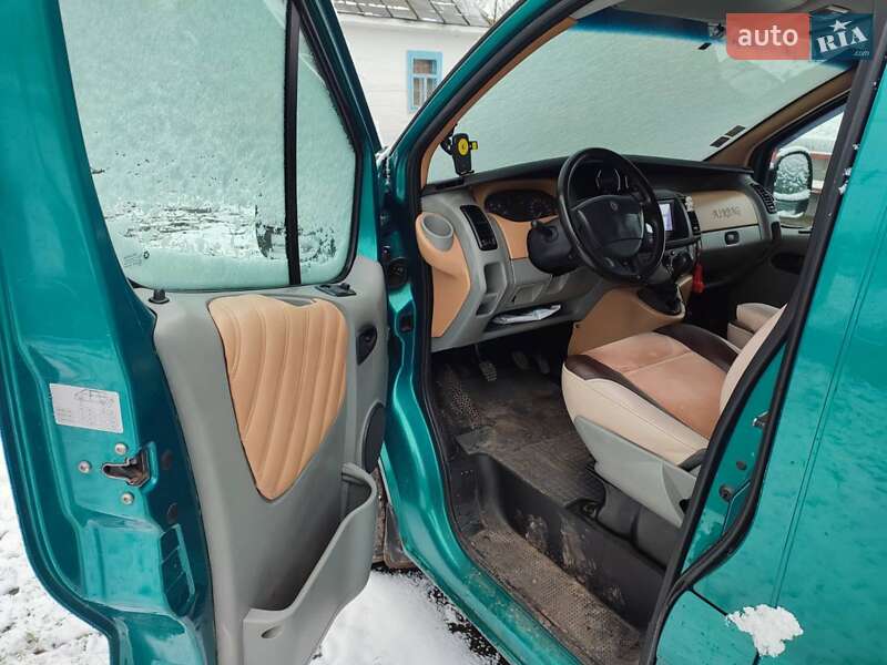 Мінівен Renault Trafic 2006 в Кореці фото 12 Мінівен Renault Trafic 2006 в Кореці