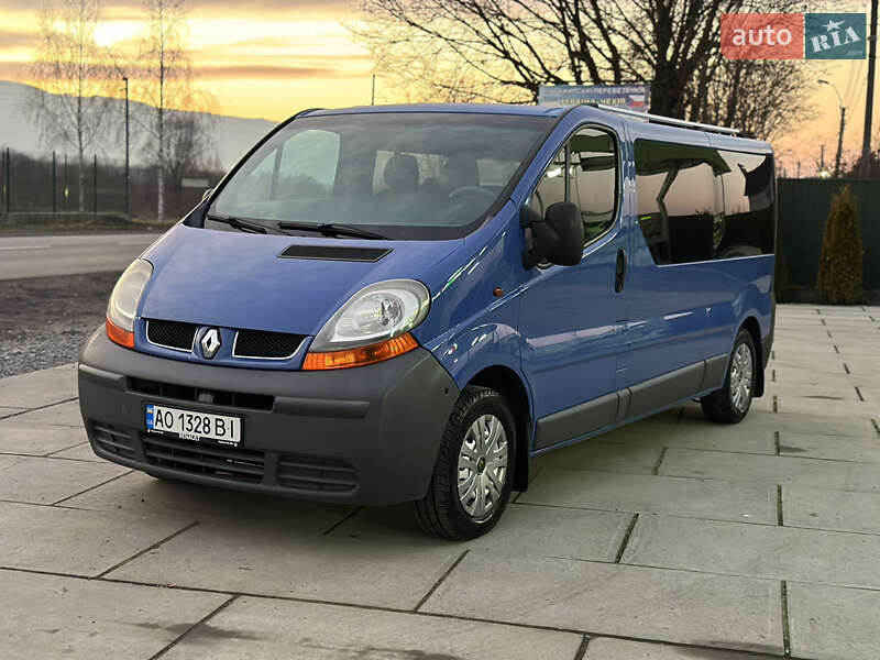 Минивэн Renault Trafic 2006 в Хусте