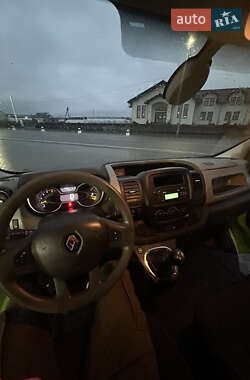 Грузовой фургон Renault Trafic 2015 в 