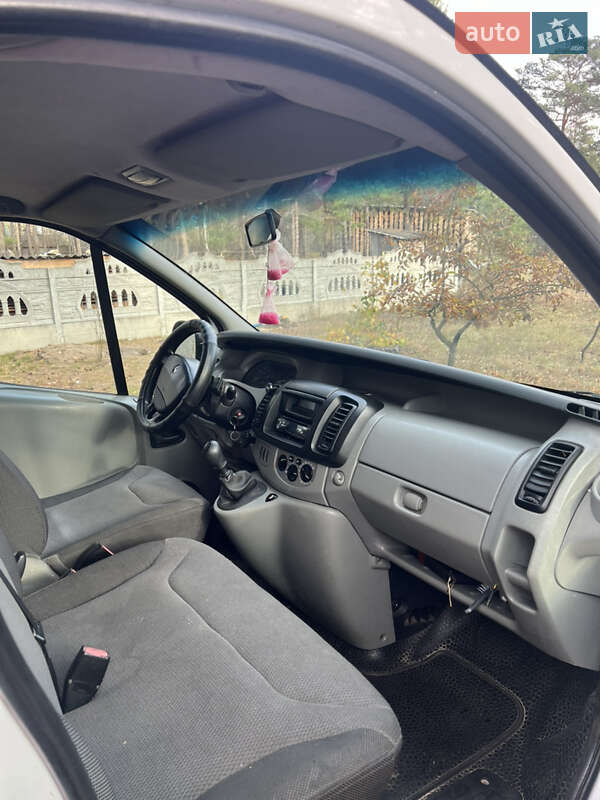 Минивэн Renault Trafic 2006 в Рокитном фото 7 Минивэн Renault Trafic 2006 в Рокитном