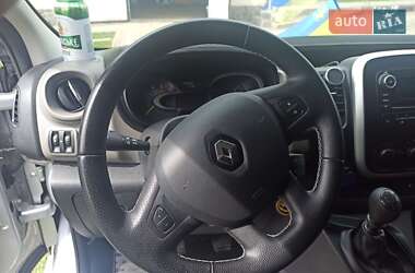 Минивэн Renault Trafic 2015 в 