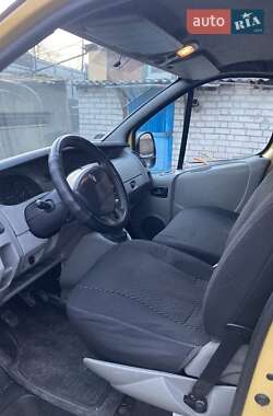 Грузовой фургон Renault Trafic 2003 в 