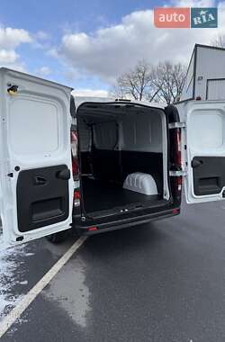 Грузовой фургон Renault Trafic 2024 в 