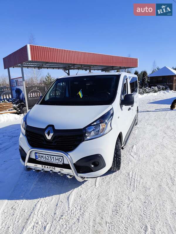 Минивэн Renault Trafic 2016 в 