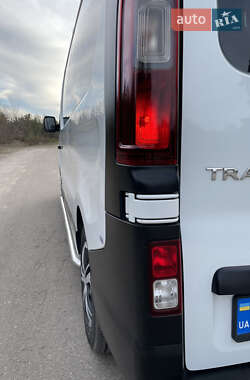 Мінівен Renault Trafic 2015 в 