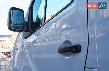 Минивэн Renault Trafic 2017 в 