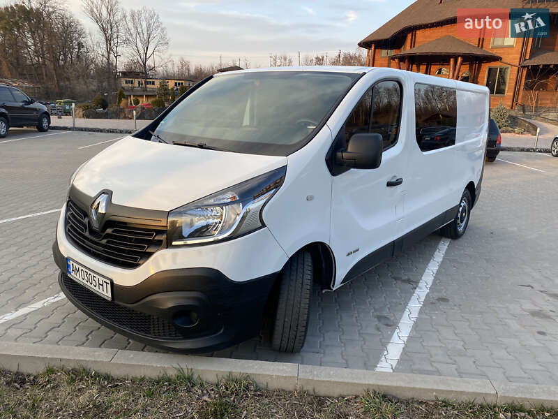 Минивэн Renault Trafic 2016 в 
