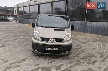 Минивэн Renault Trafic 2011 в 