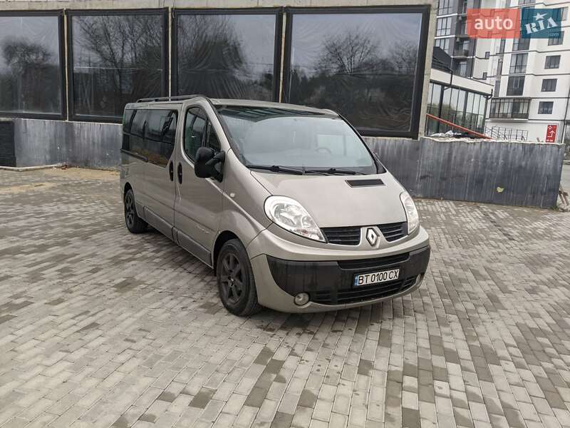 Минивэн Renault Trafic 2011 в 