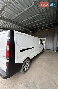 Грузовой фургон Renault Trafic 2015 в 