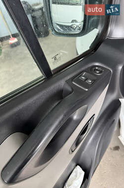 Грузовой фургон Renault Trafic 2015 в 