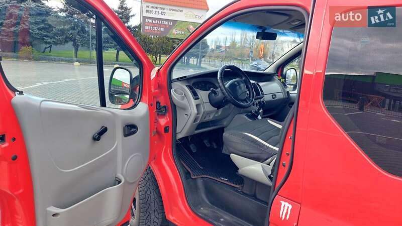 Минивэн Renault Trafic 2003 в Вознесенске
