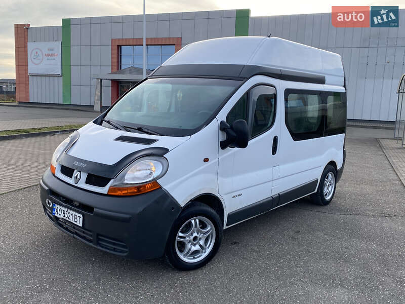 Минивэн Renault Trafic 2004 в 