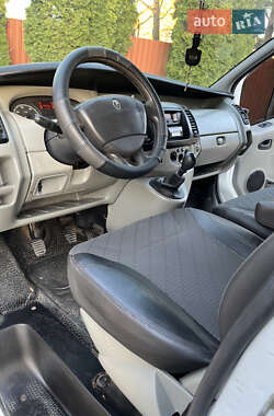 Минивэн Renault Trafic 2007 в 