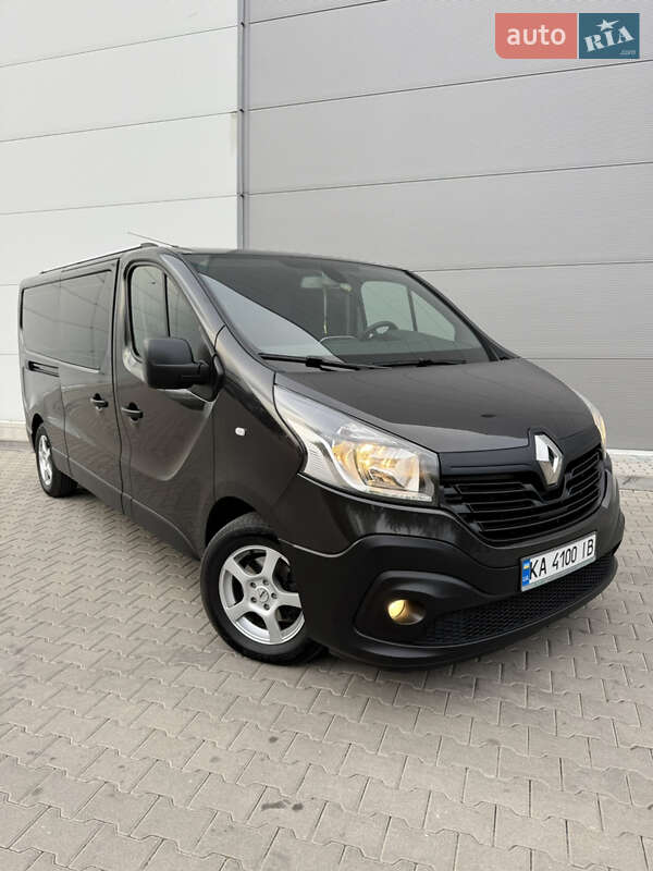 Минивэн Renault Trafic 2016 в 