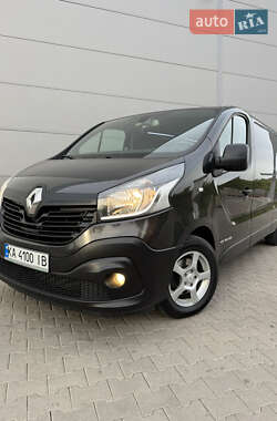 Минивэн Renault Trafic 2016 в 