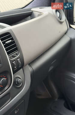 Минивэн Renault Trafic 2016 в 
