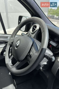 Минивэн Renault Trafic 2016 в 