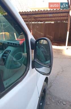 Грузопассажирский фургон Renault Trafic 2005 в 