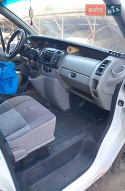 Грузопассажирский фургон Renault Trafic 2005 в 
