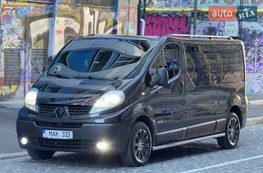 Вантажопасажирський фургон Renault Trafic 2011 в 