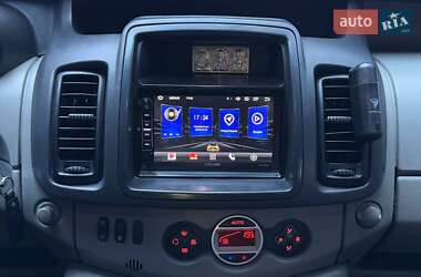 Вантажопасажирський фургон Renault Trafic 2011 в 
