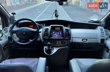 Вантажопасажирський фургон Renault Trafic 2011 в 