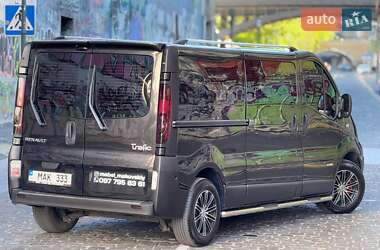Вантажопасажирський фургон Renault Trafic 2011 в 