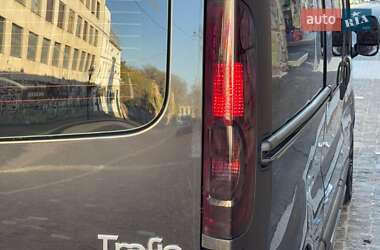 Вантажопасажирський фургон Renault Trafic 2011 в 