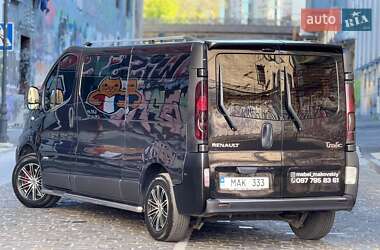 Вантажопасажирський фургон Renault Trafic 2011 в 