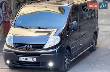 Вантажопасажирський фургон Renault Trafic 2011 в 