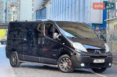 Вантажопасажирський фургон Renault Trafic 2011 в 