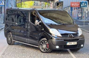 Вантажопасажирський фургон Renault Trafic 2011 в 