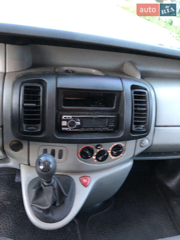 Минивэн Renault Trafic 2004 в Городке