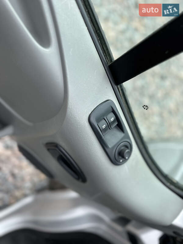 Вантажний фургон Renault Trafic 2013 в Рівному