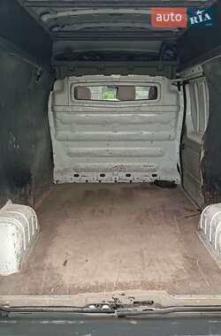 Грузовой фургон Renault Trafic 2006 в 