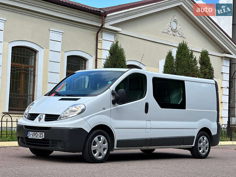 Мінівен Renault Trafic 2011 в 