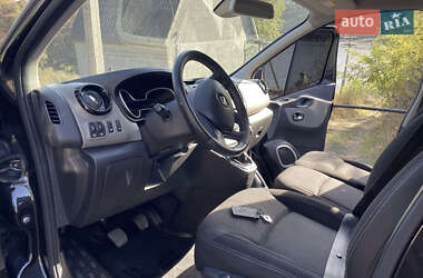 Мінівен Renault Trafic 2015 в 