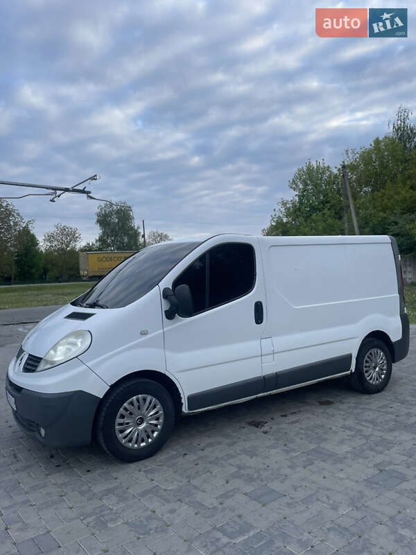 Вантажний фургон Renault Trafic 2011 в Рівному