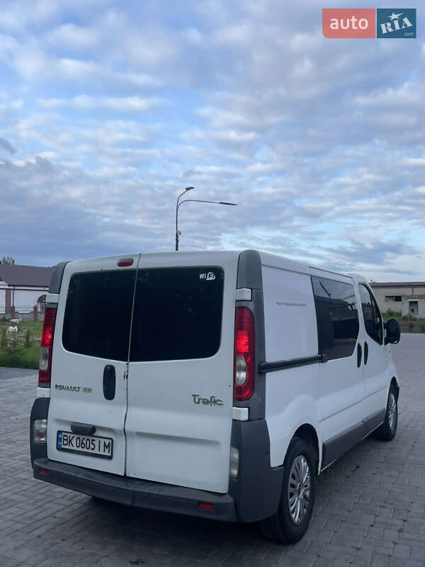 Вантажний фургон Renault Trafic 2011 в Рівному