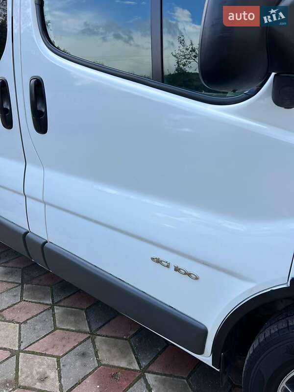 Мінівен Renault Trafic 2006 в Коломиї