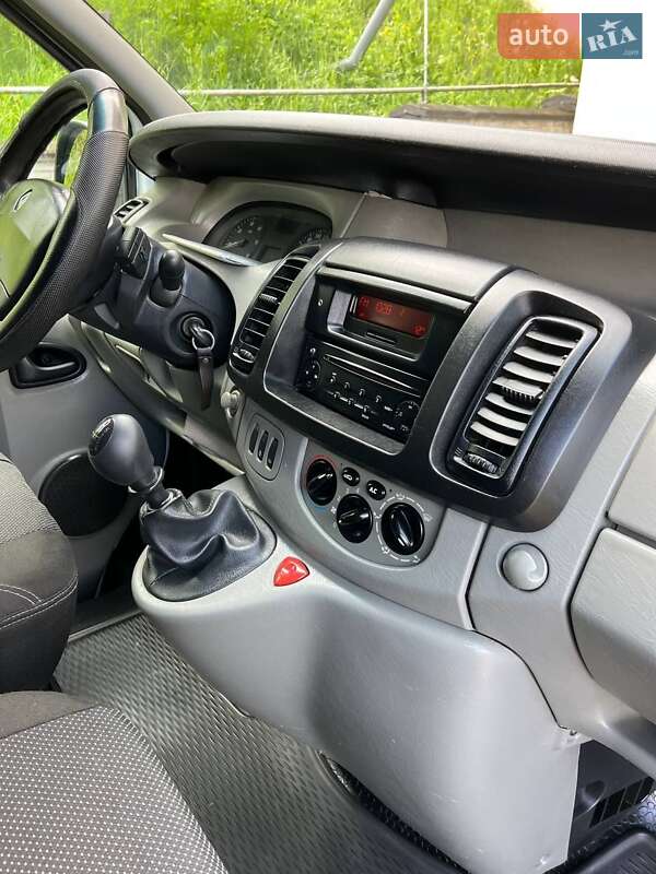 Мінівен Renault Trafic 2006 в Коломиї