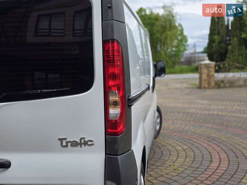 Грузовой фургон Renault Trafic 2012 в Косове