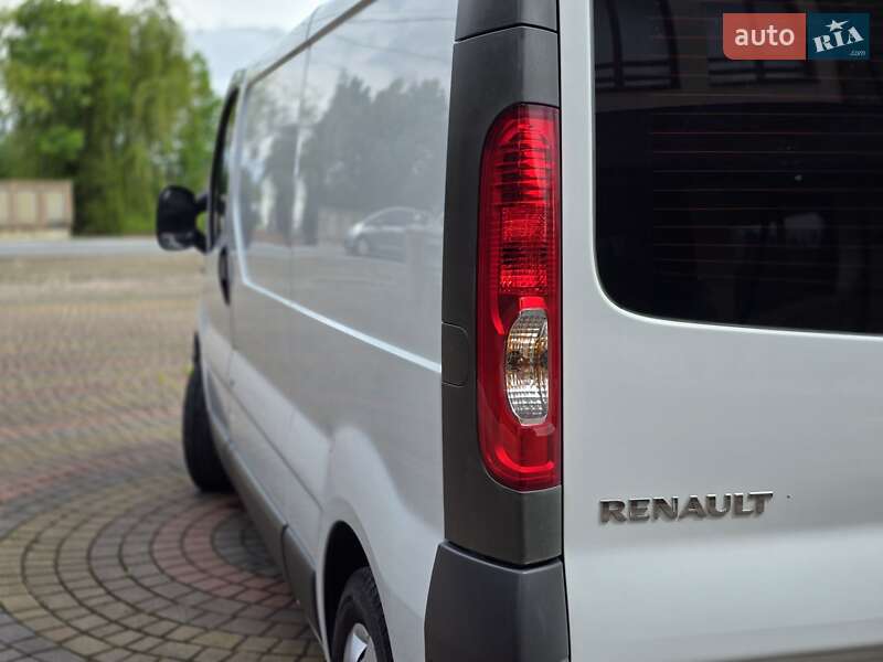 Грузовой фургон Renault Trafic 2012 в Косове