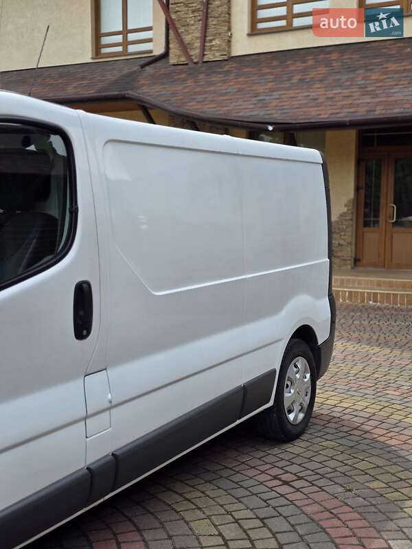 Грузовой фургон Renault Trafic 2012 в Косове